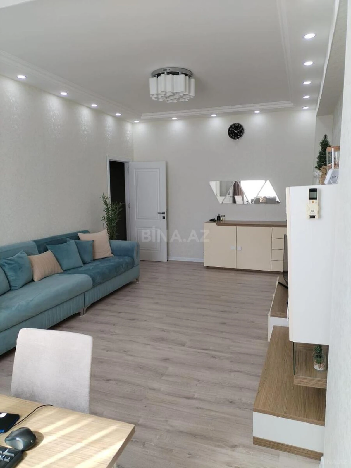 Kirayə verilir 2 otaqlı mənzil 60 m²