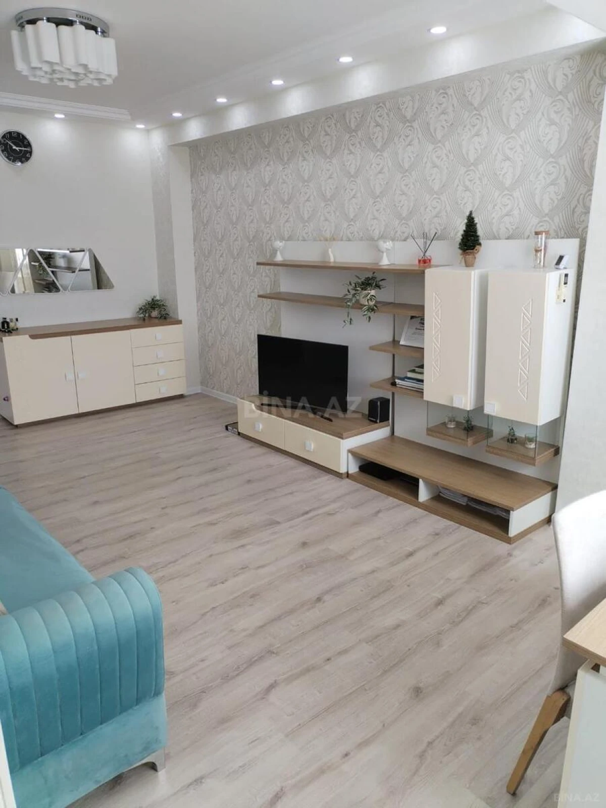 Kirayə verilir 2 otaqlı mənzil 60 m²