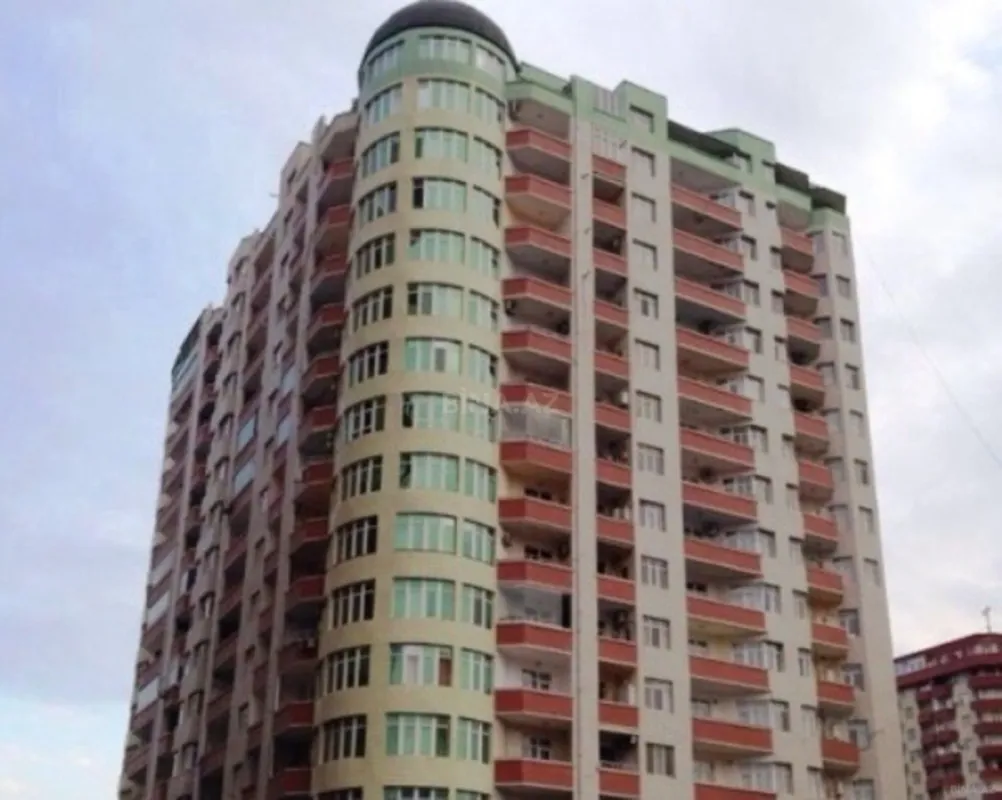 Satılır 3 otaqlı mənzil 130 m²