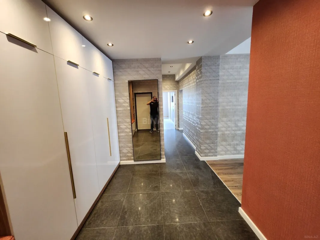 Satılır 3 otaqlı mənzil 94 m²
