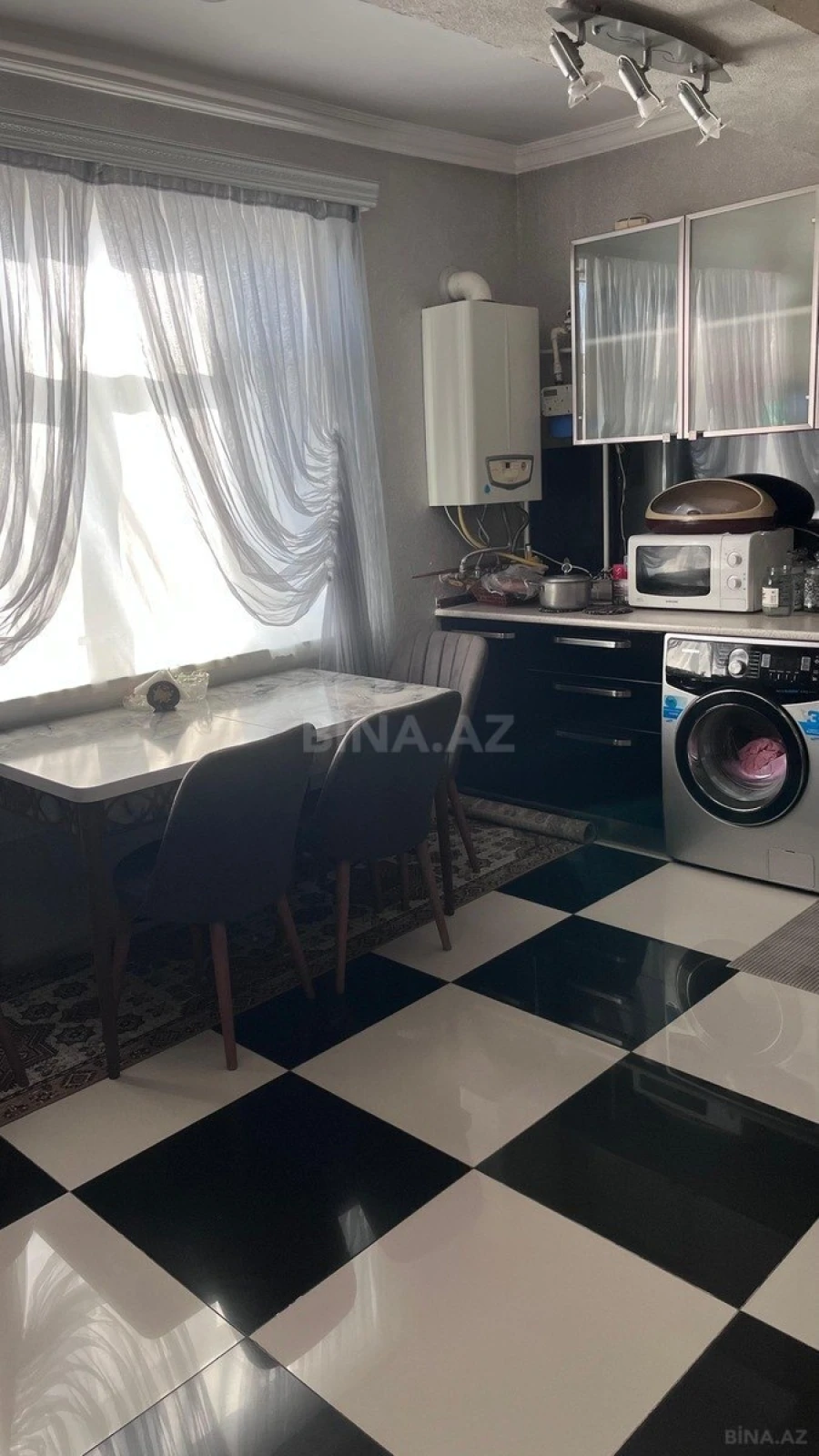 Satılır 3 otaqlı mənzil 140 m²