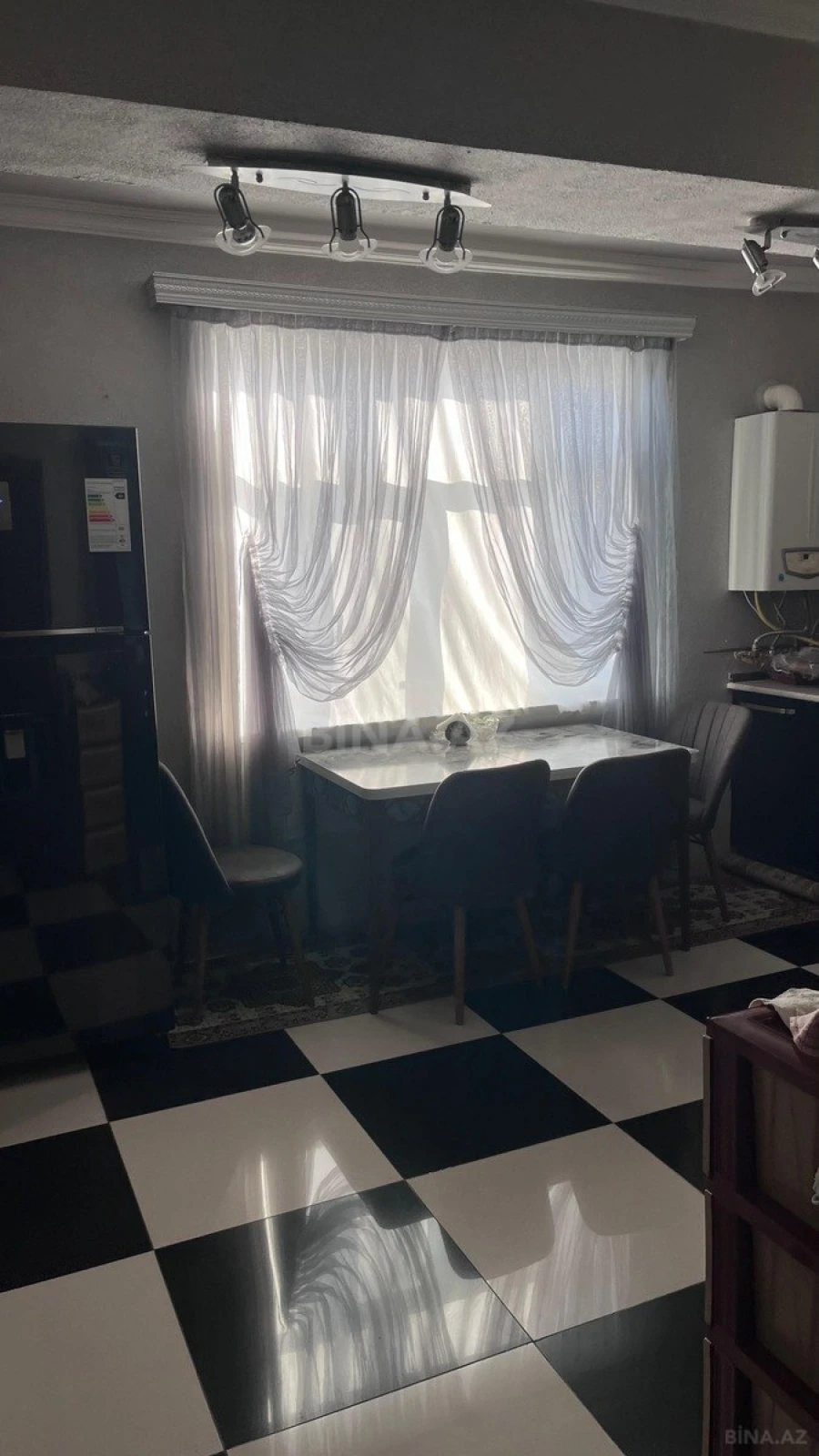 Satılır 3 otaqlı mənzil 140 m²