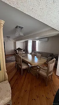 Satılır 3 otaqlı mənzil 140 m²