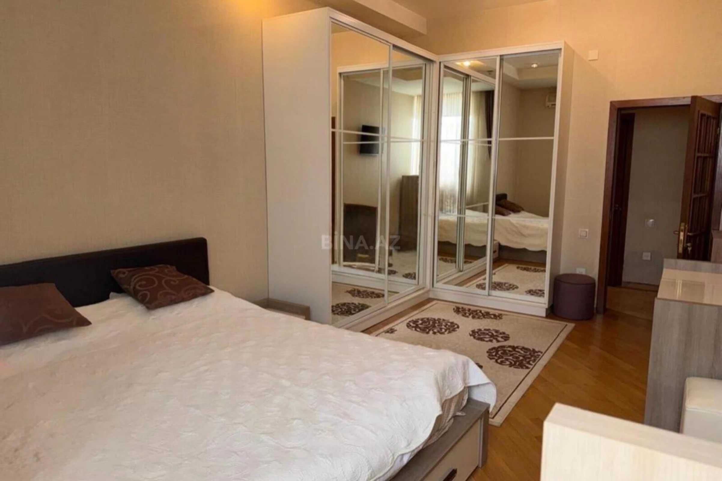 Satılır 2 otaqlı mənzil 90 m²