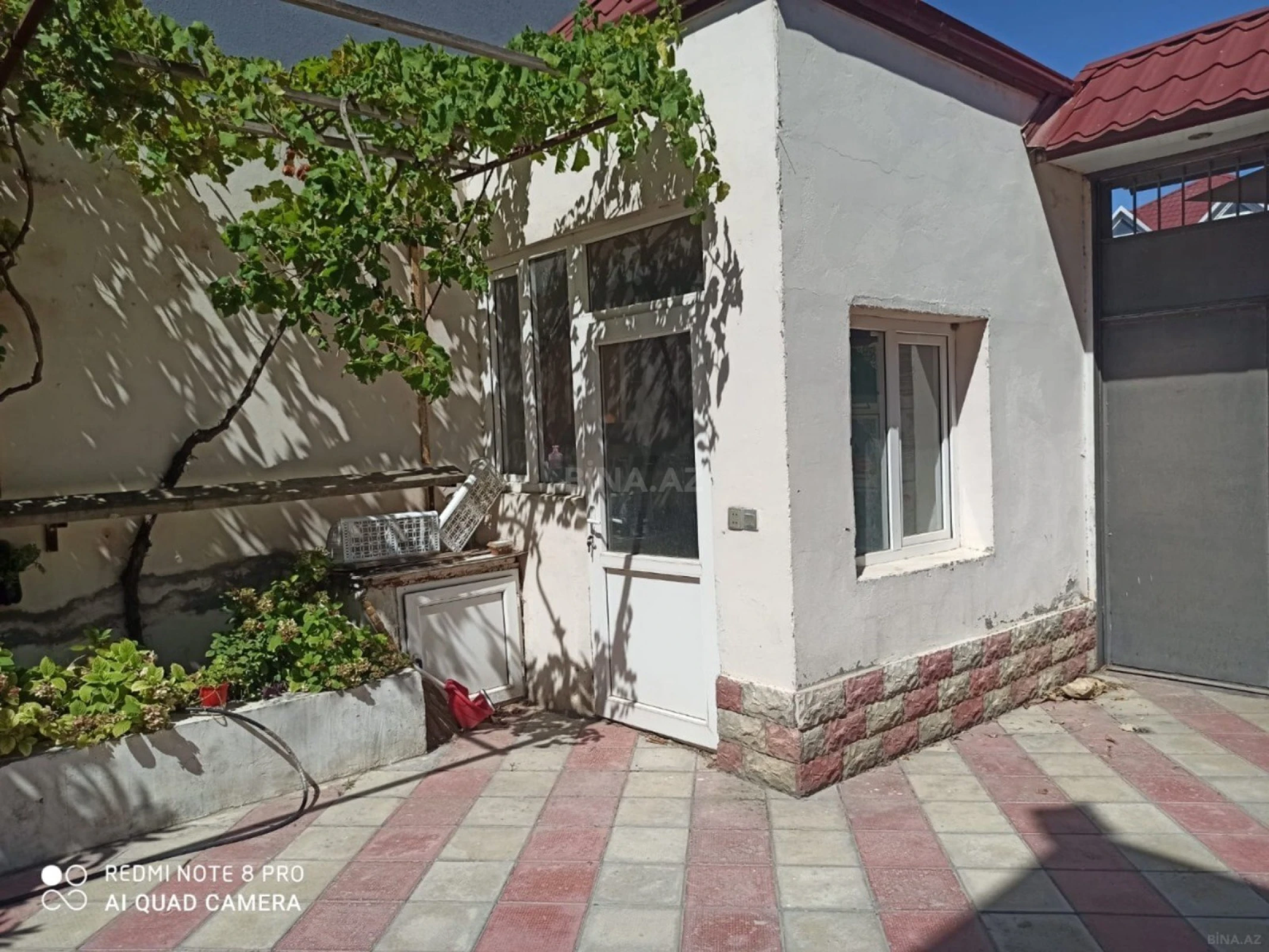 Satılır 8 otaqlı həyət evi 300 m²