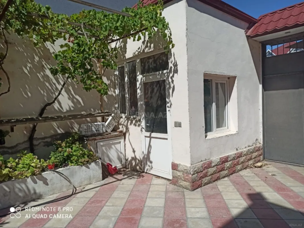 Satılır 8 otaqlı həyət evi 300 m²