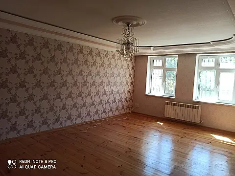 Satılır 8 otaqlı həyət evi 300 m²