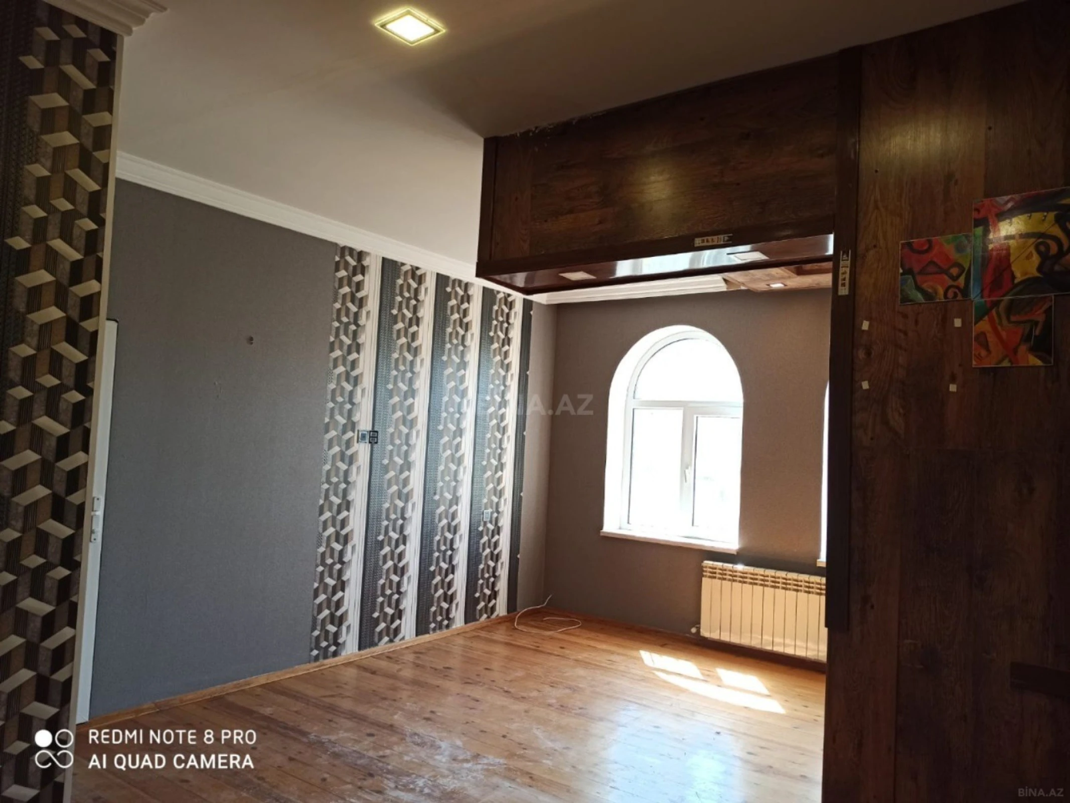 Satılır 8 otaqlı həyət evi 300 m²