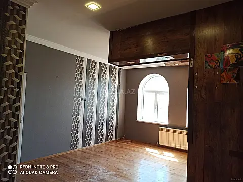 Satılır 8 otaqlı həyət evi 300 m²