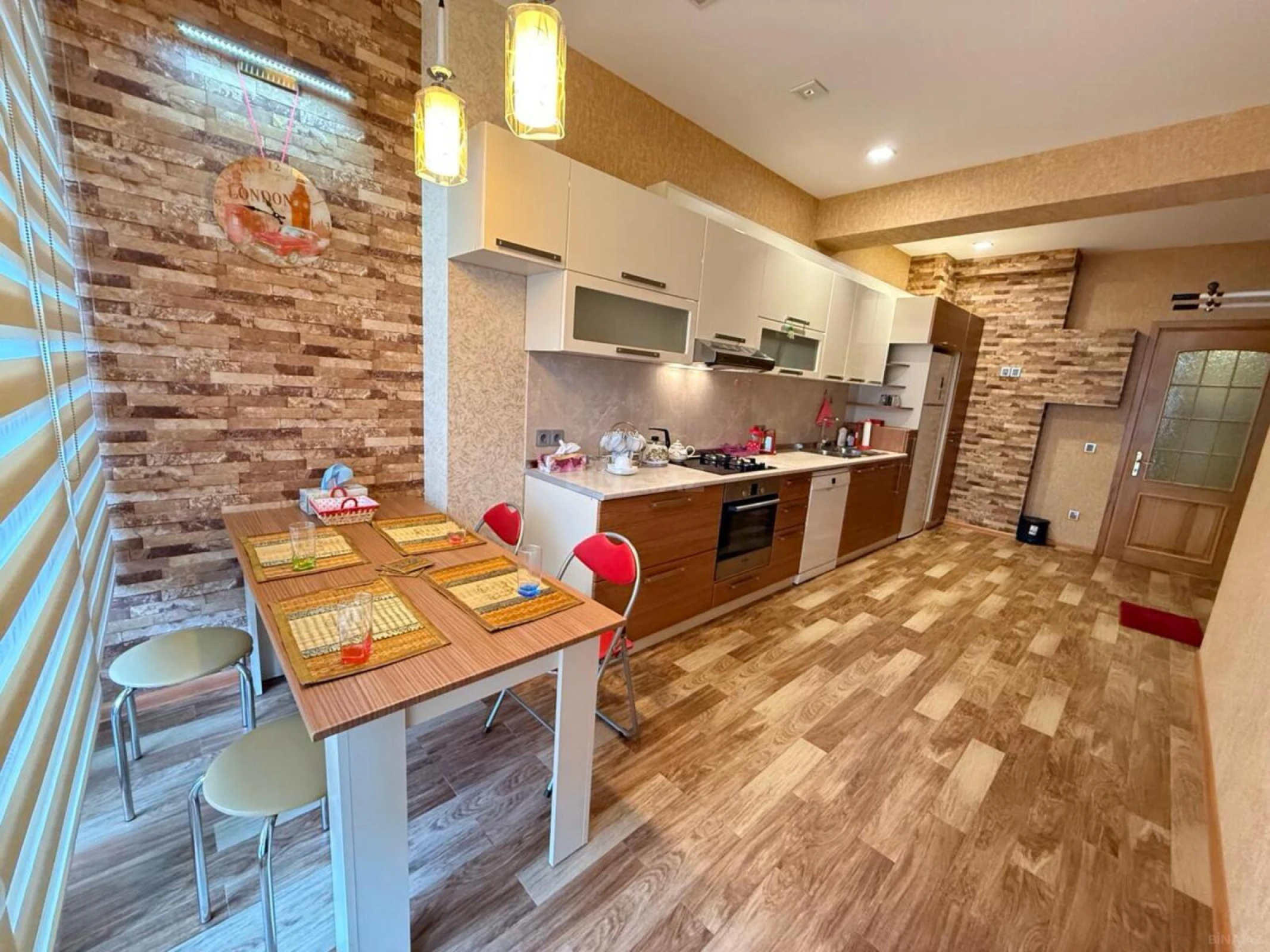 Kirayə verilir 4 otaqlı mənzil 145 m²