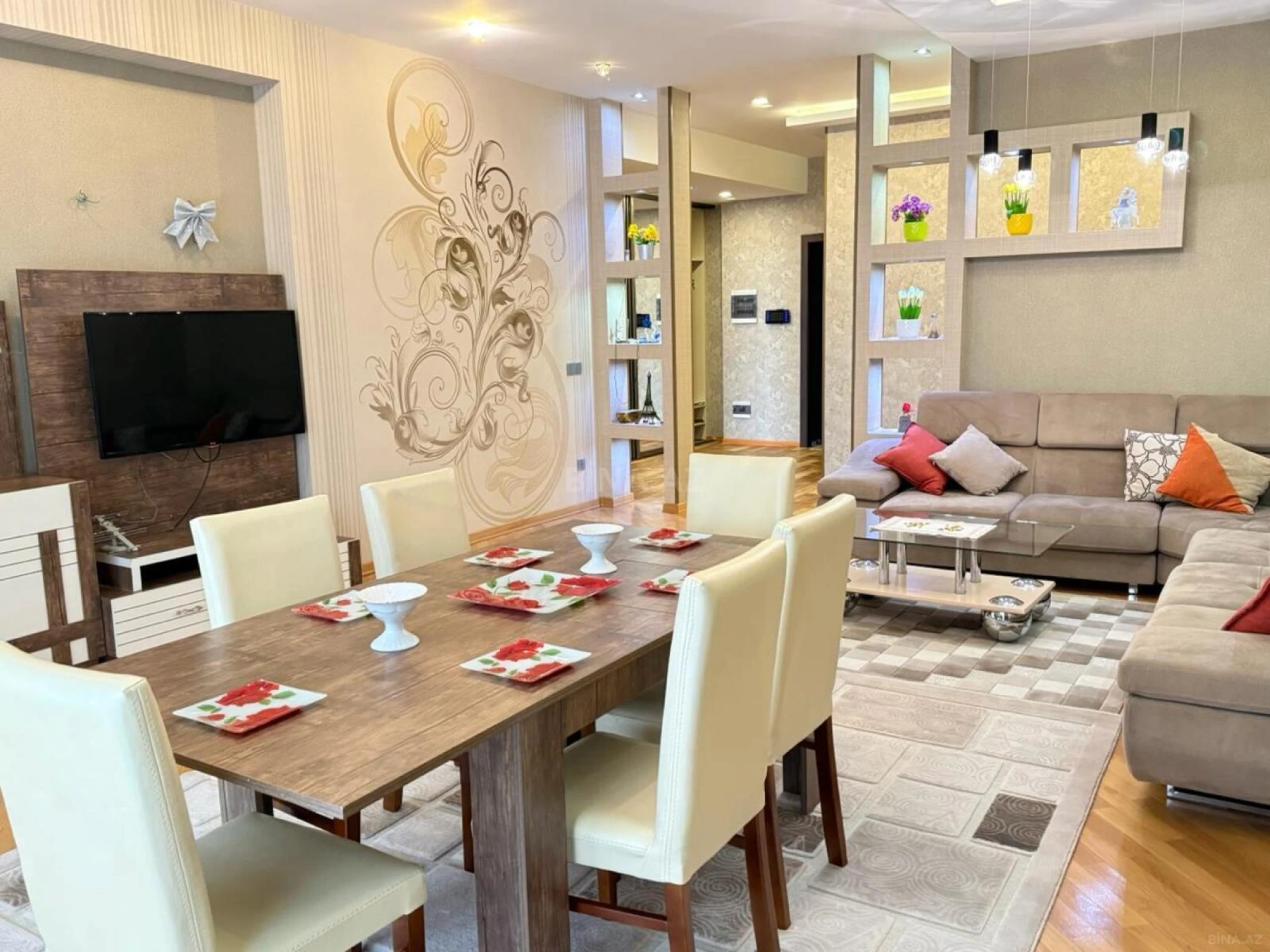 Kirayə verilir 4 otaqlı mənzil 145 m²