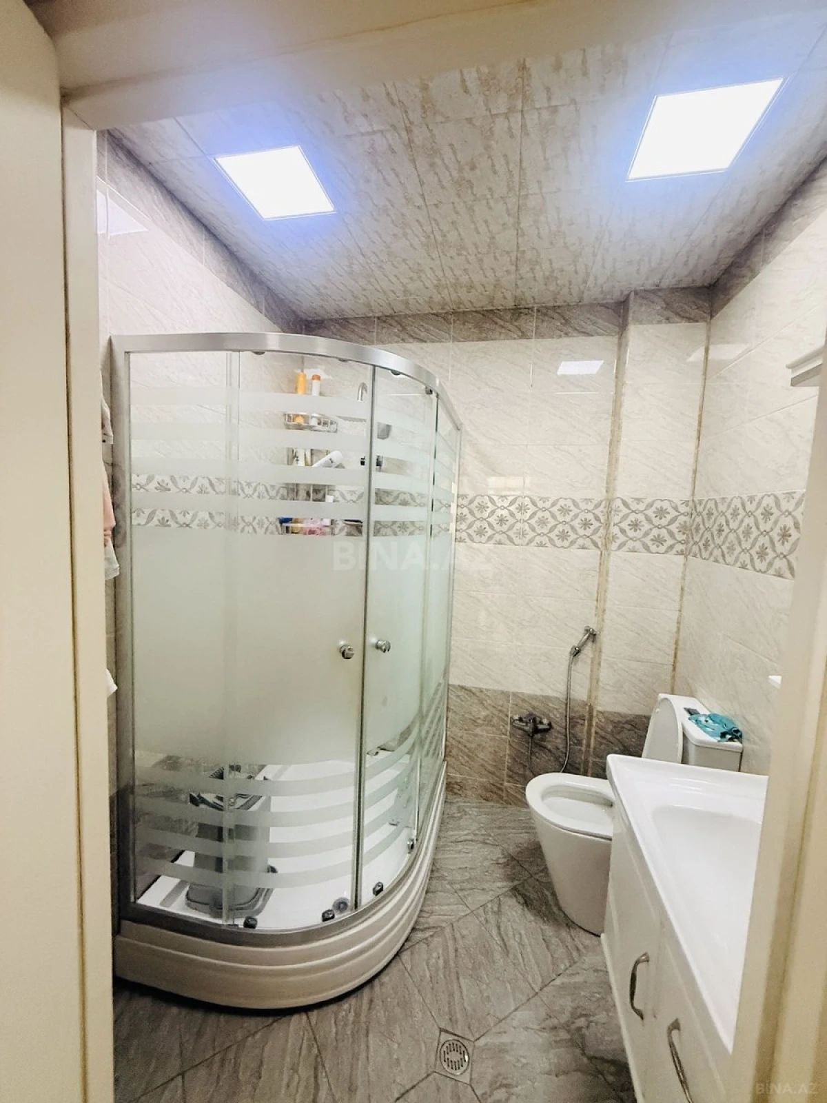 Satılır 3 otaqlı mənzil 107.5 m²