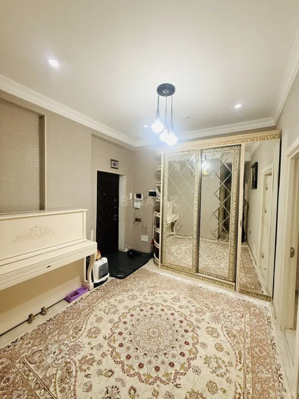 Satılır 3 otaqlı mənzil 107.5 m²