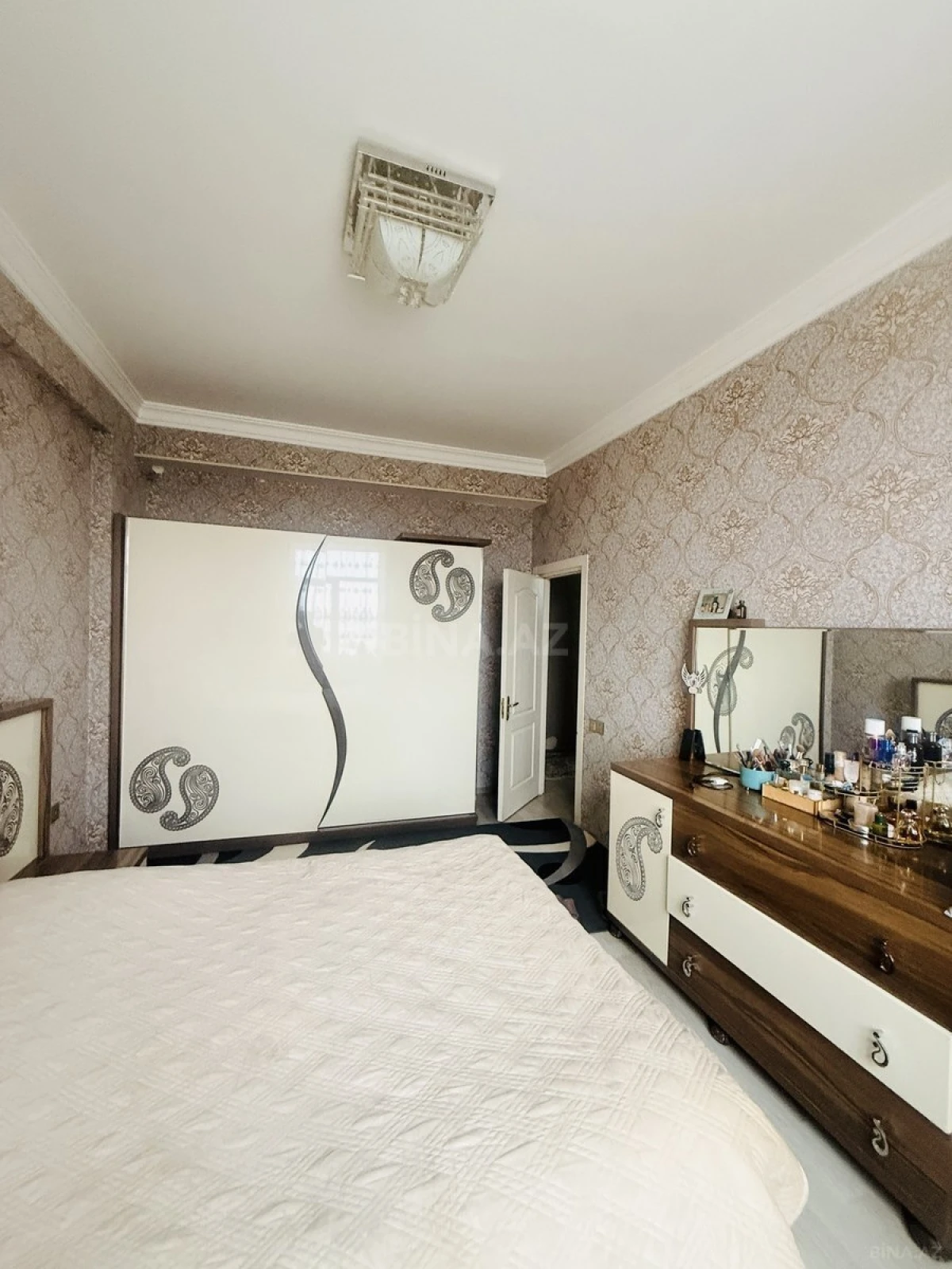 Satılır 3 otaqlı mənzil 107.5 m²