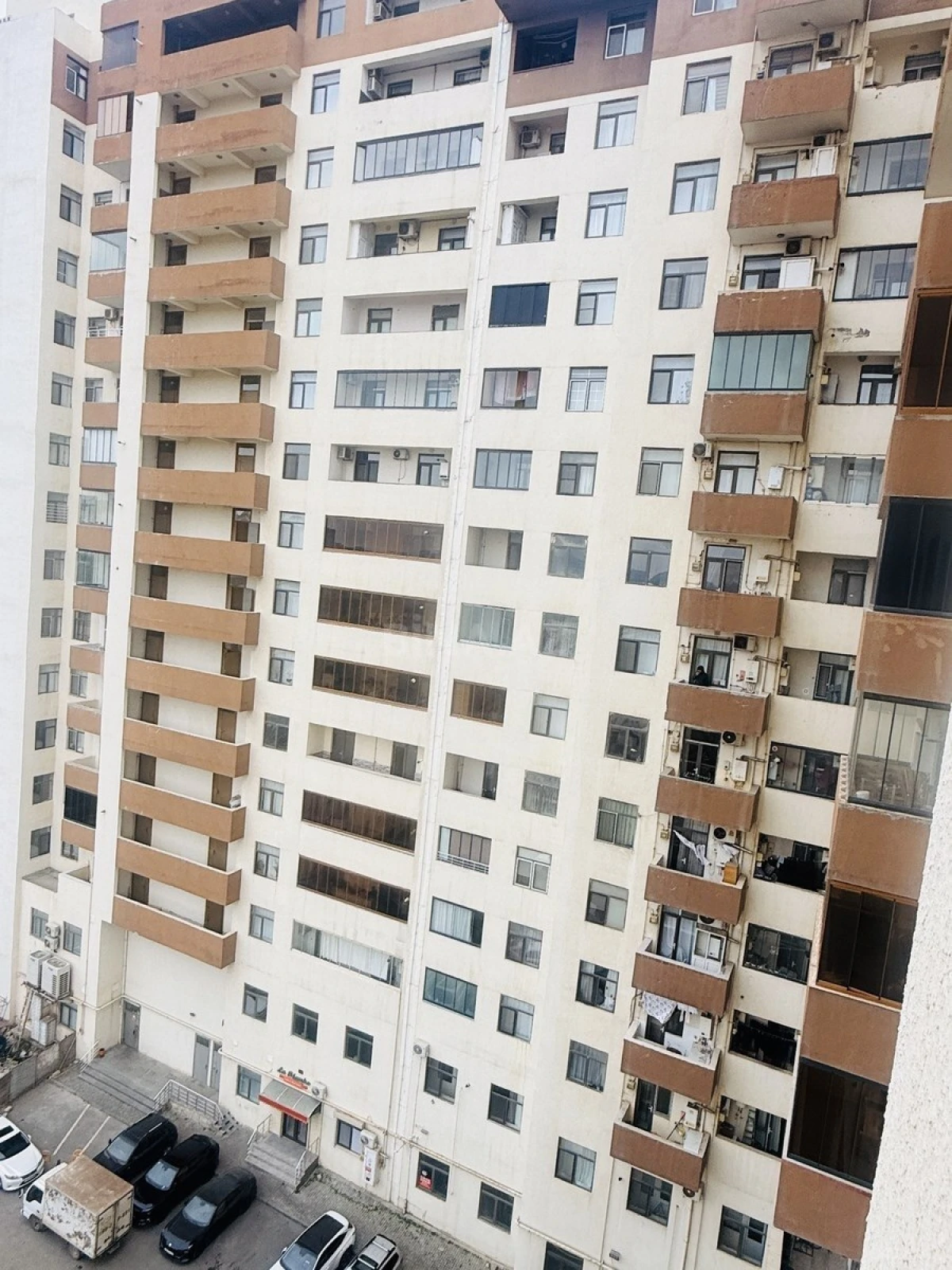 Satılır 3 otaqlı mənzil 107.5 m²
