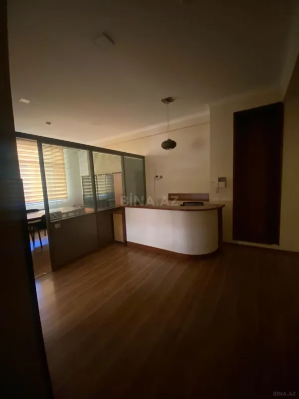 Kirayə verilir 4 otaqlı ofis 250 m²