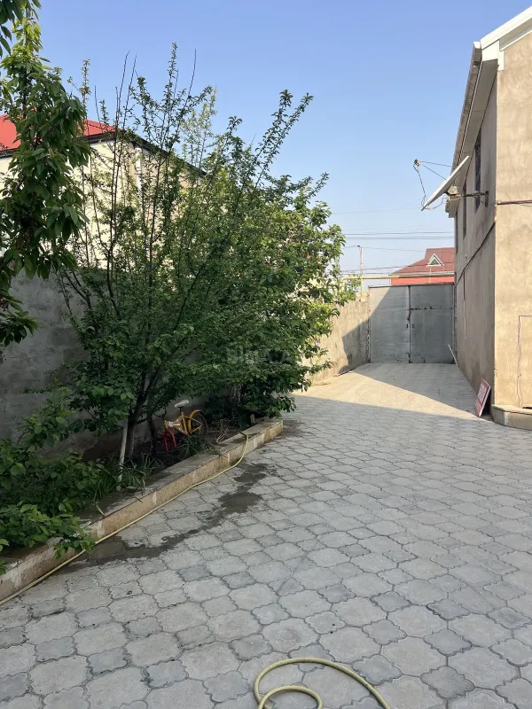 Satılır 6 otaqlı həyət evi 228 m²