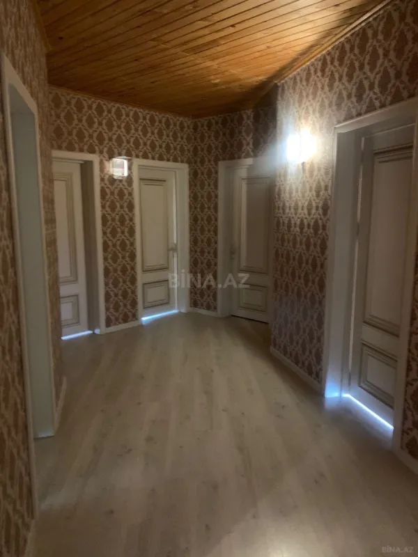 Satılır 6 otaqlı həyət evi 228 m²