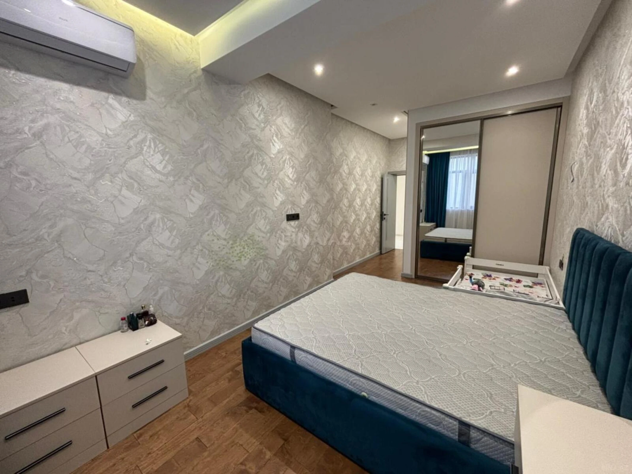 Satılır 3 otaqlı mənzil 105 m²