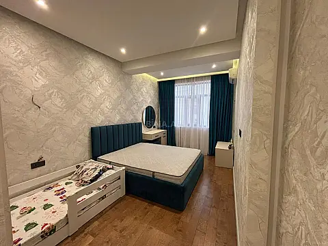 Satılır 3 otaqlı mənzil 105 m²