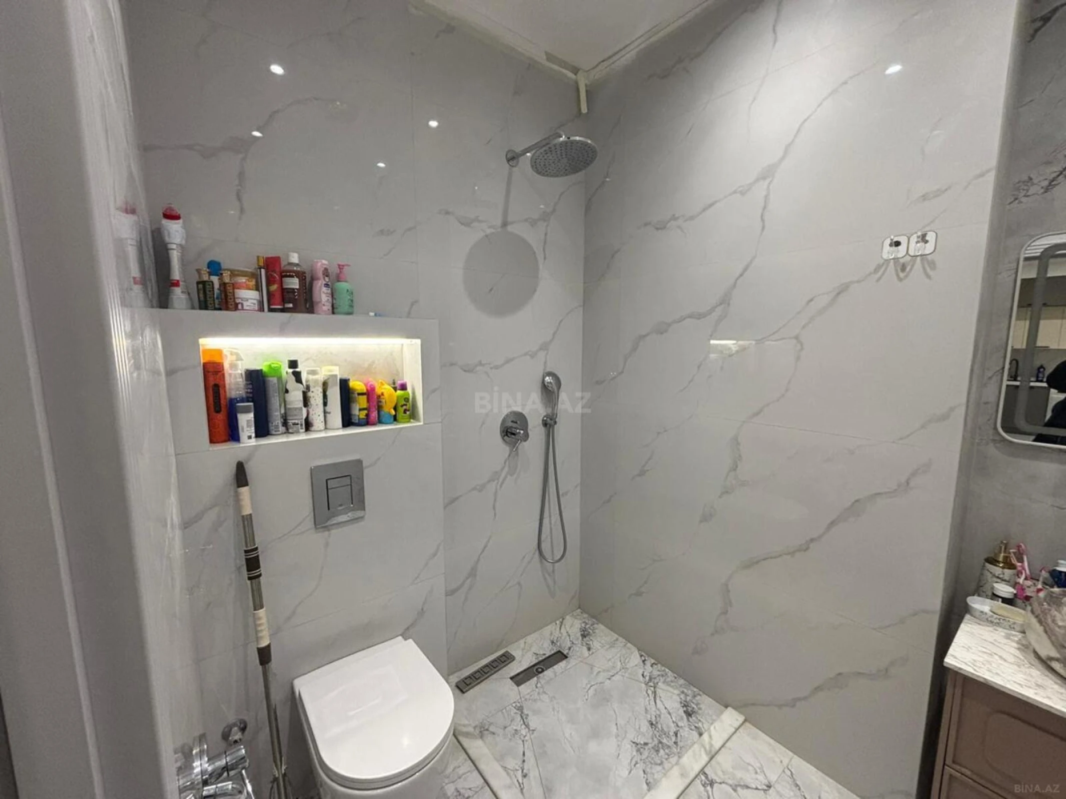 Satılır 3 otaqlı mənzil 105 m²