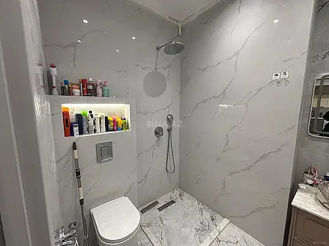 Satılır 3 otaqlı mənzil 105 m²