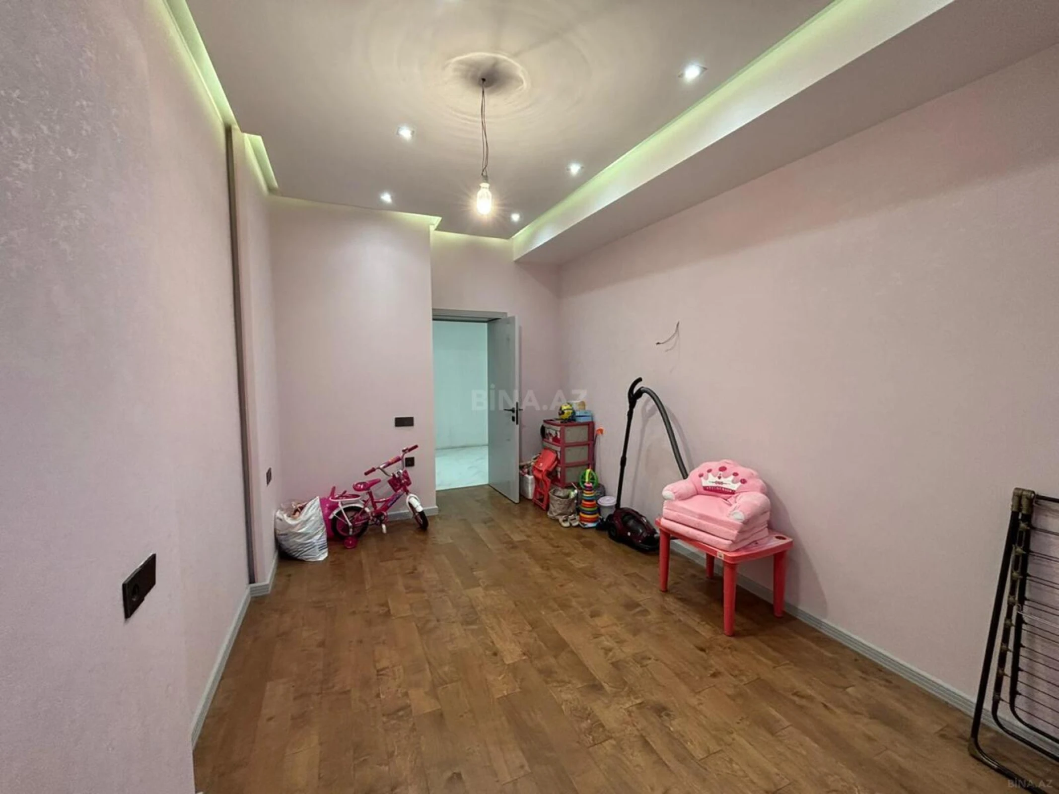 Satılır 3 otaqlı mənzil 105 m²