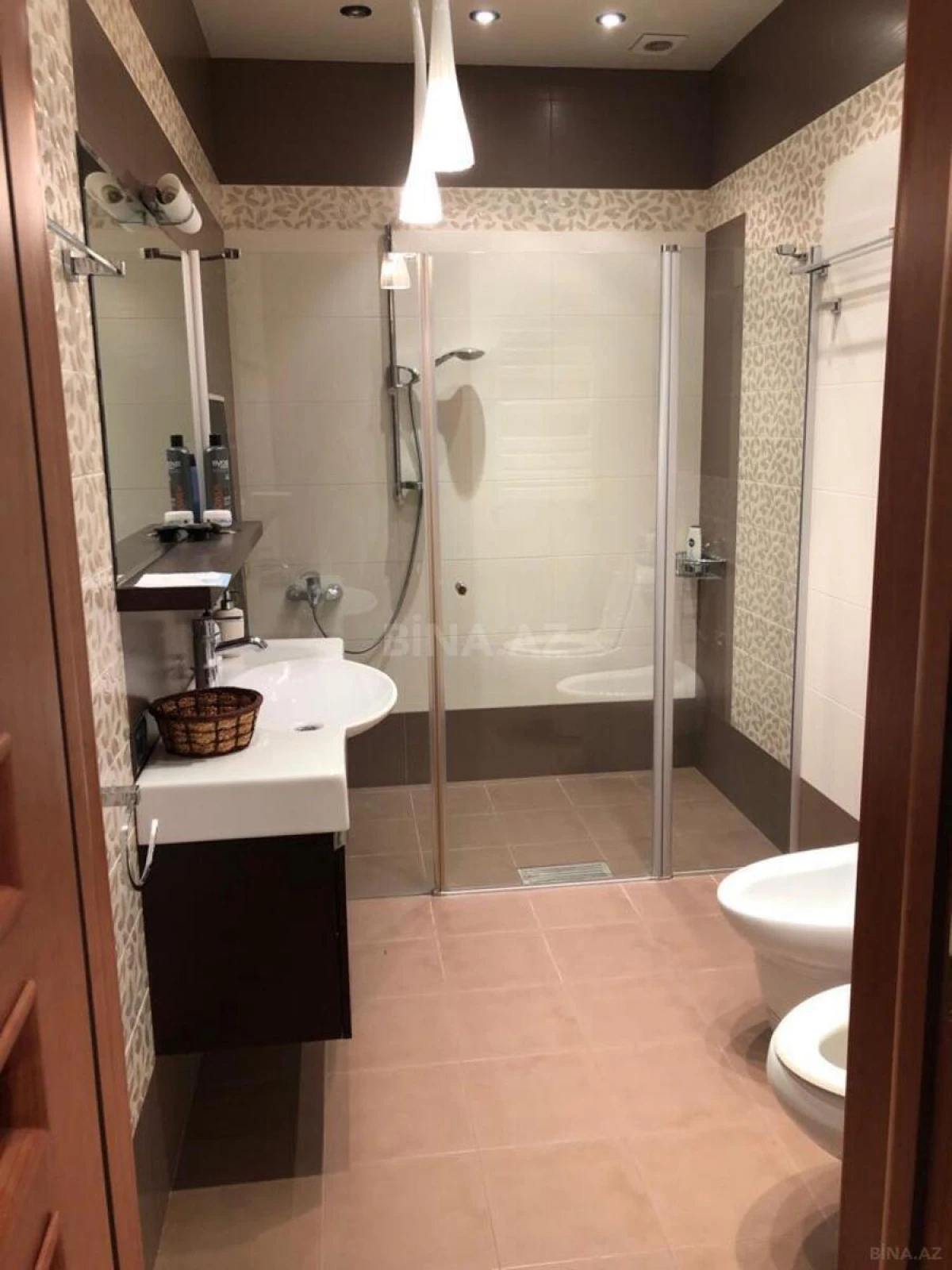 Kirayə verilir 4 otaqlı mənzil 175 m²