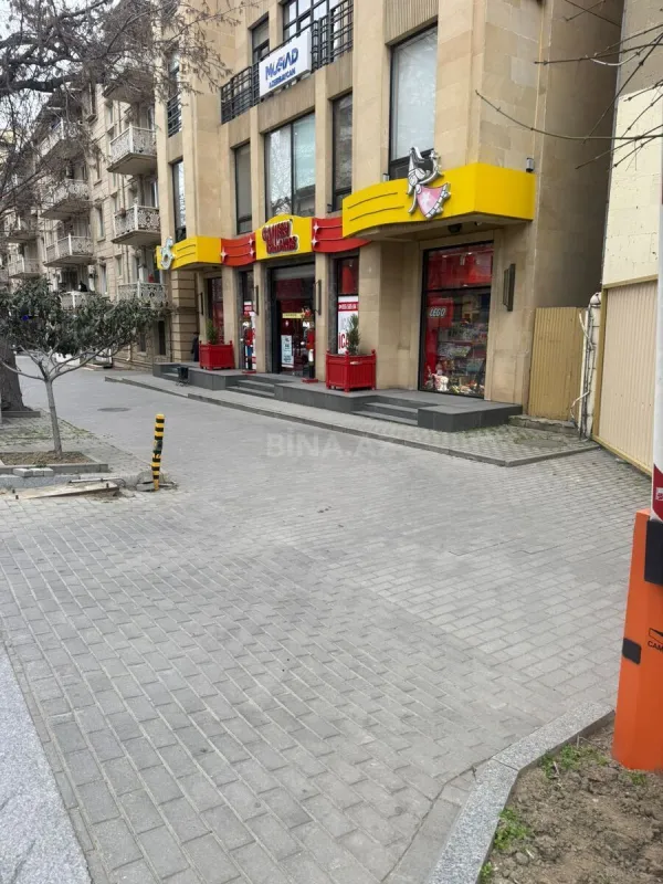 Kirayə verilir obyekt 180 m²