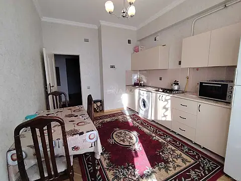 Satılır 4 otaqlı mənzil 133 m²
