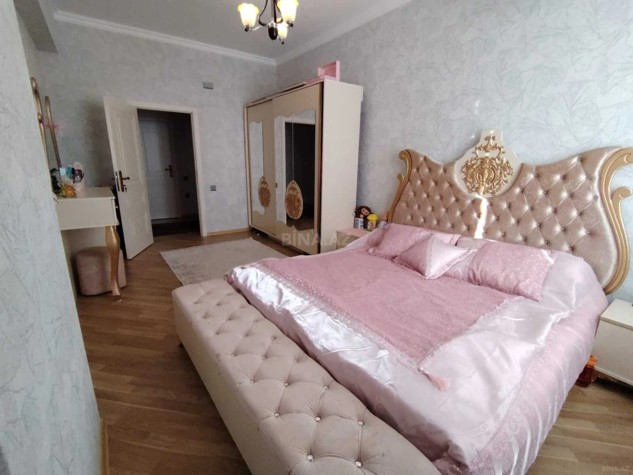 Satılır 4 otaqlı mənzil 133 m²