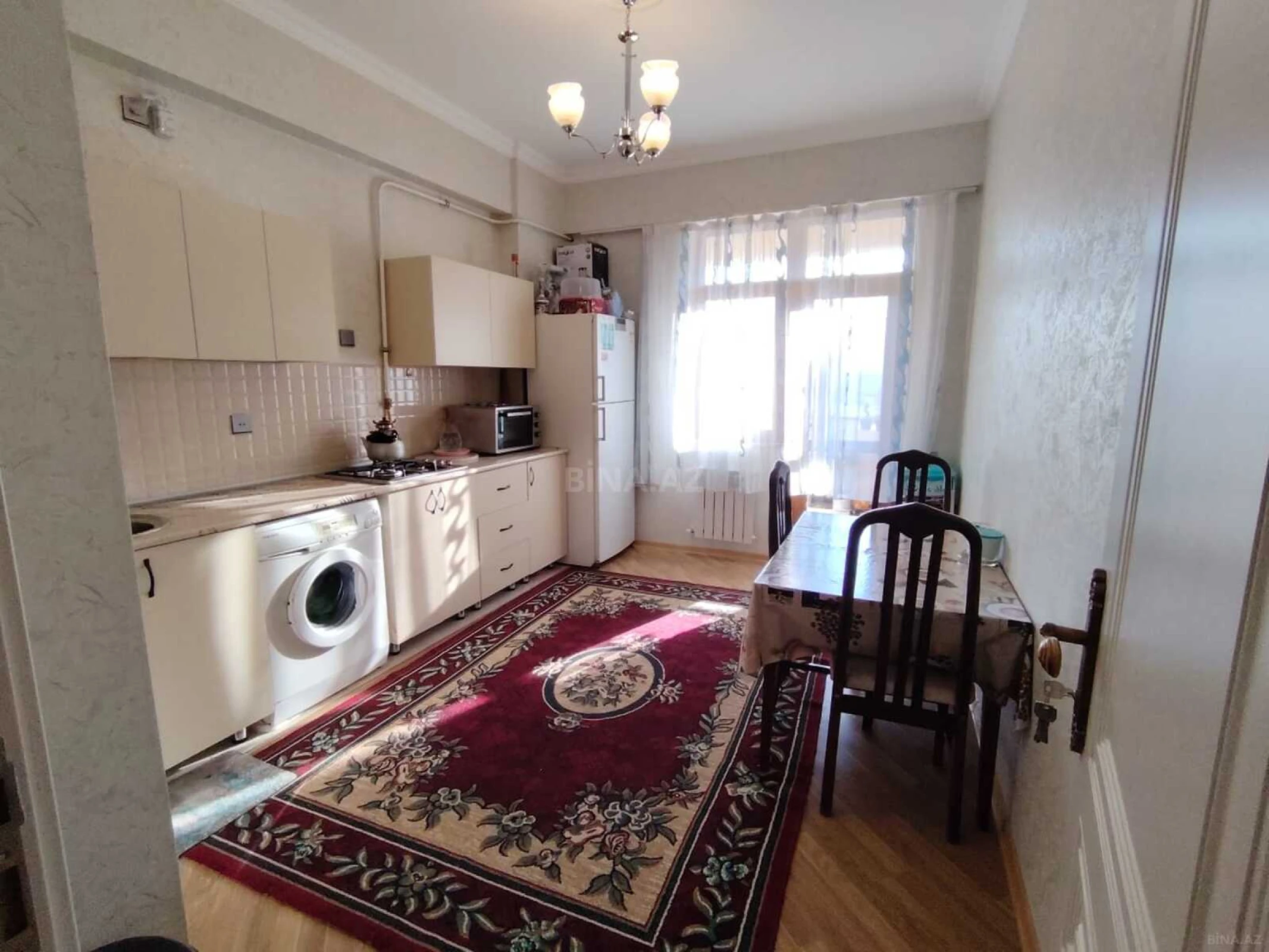 Satılır 4 otaqlı mənzil 133 m²