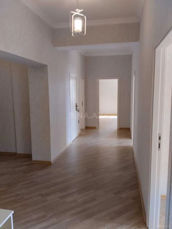 Satılır 4 otaqlı mənzil 133 m²