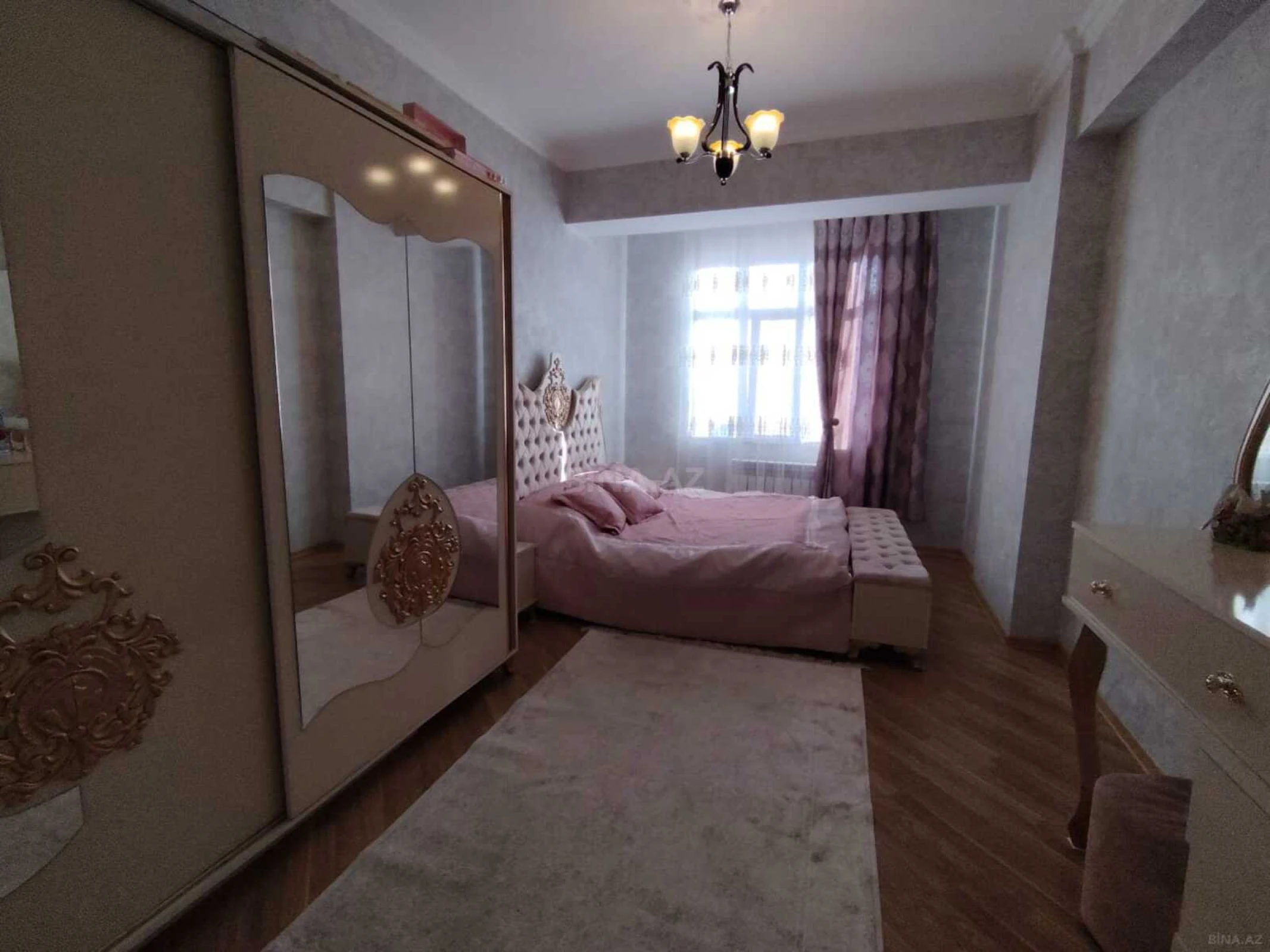 Satılır 4 otaqlı mənzil 133 m²