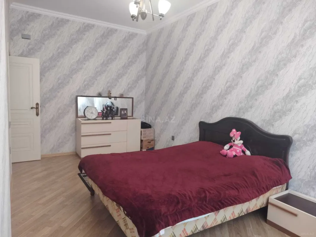 Satılır 4 otaqlı mənzil 133 m²