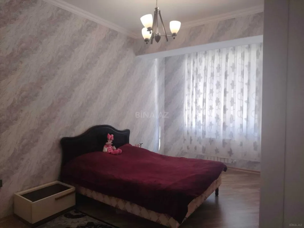 Satılır 4 otaqlı mənzil 133 m²