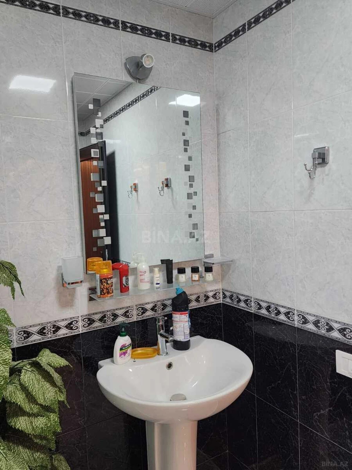 Kirayə verilir 5 otaqlı mənzil 200 m²