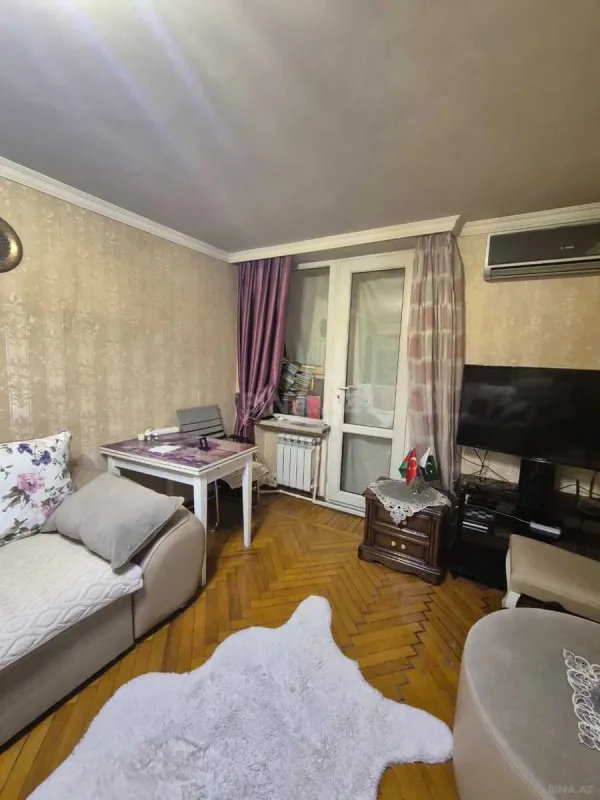 Satılır 1 otaqlı mənzil 42 m²