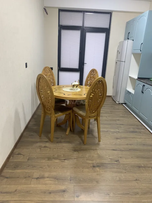 Kirayə verilir 3 otaqlı mənzil 130 m²