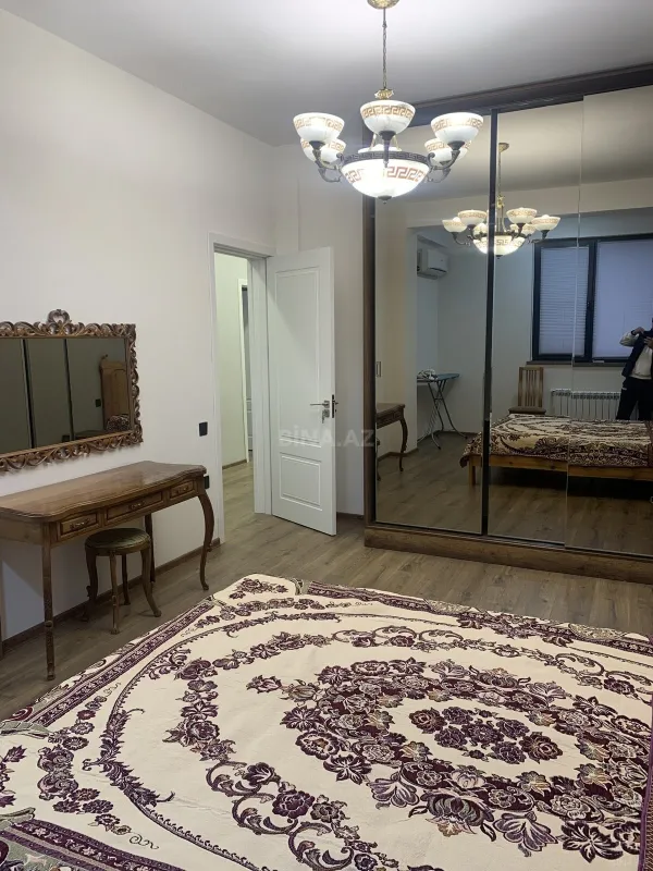 Kirayə verilir 3 otaqlı mənzil 130 m²