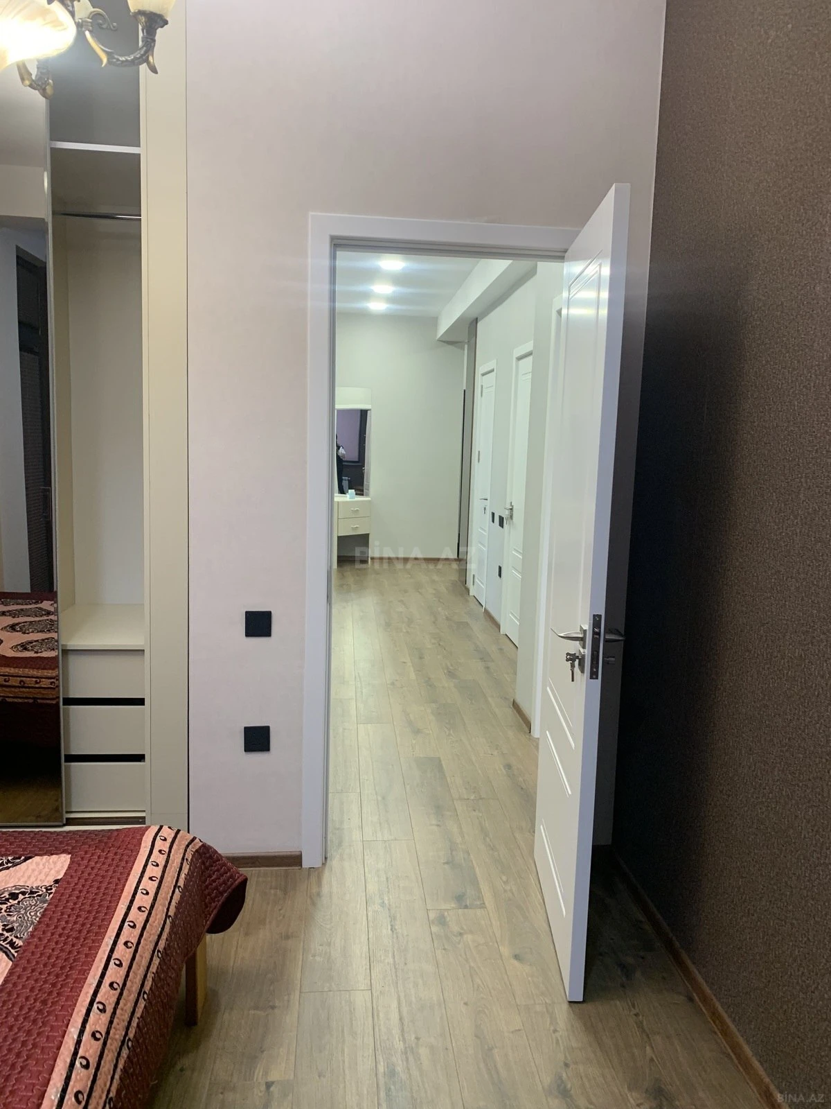Kirayə verilir 3 otaqlı mənzil 130 m²