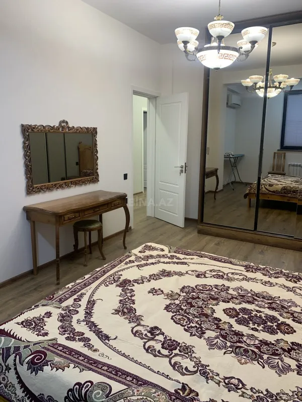 Kirayə verilir 3 otaqlı mənzil 130 m²