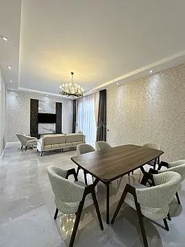 Satılır 4 otaqlı həyət evi 270 m²