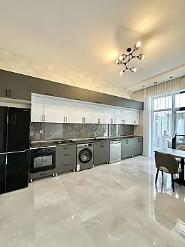 Satılır 4 otaqlı həyət evi 270 m²
