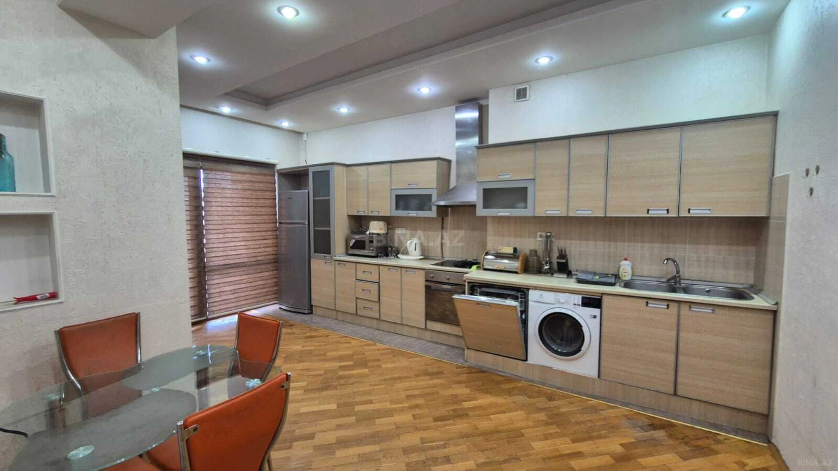 Satılır 3 otaqlı mənzil 140 m²