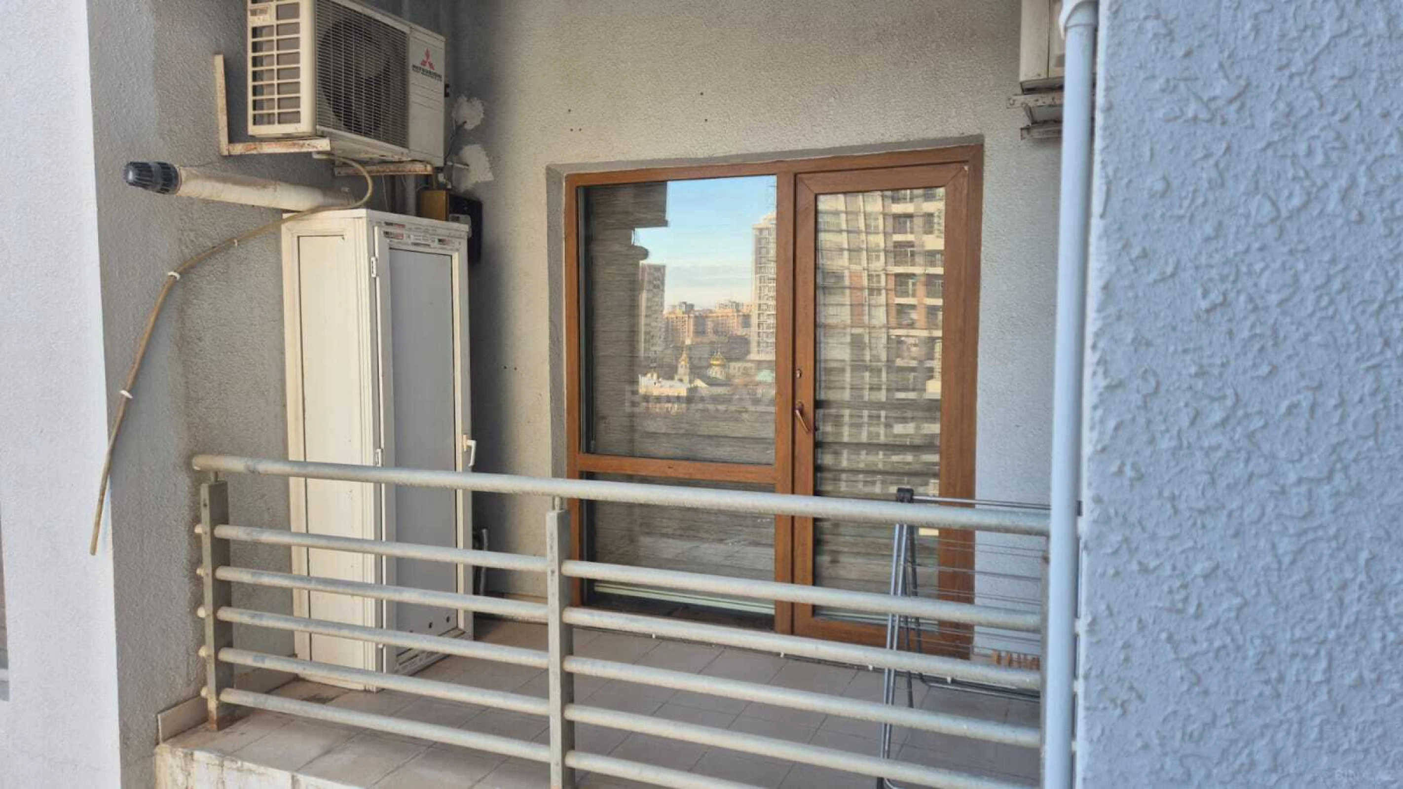 Satılır 3 otaqlı mənzil 140 m²