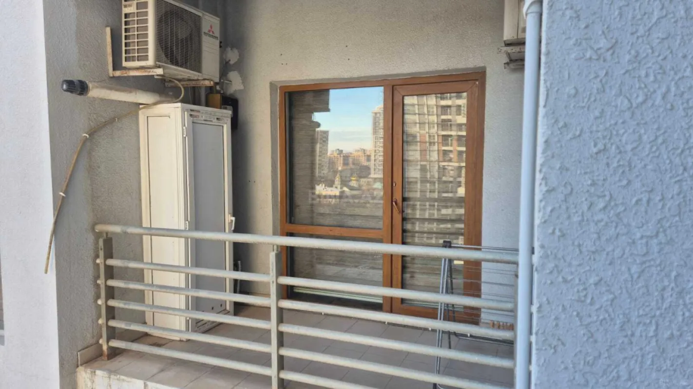 Satılır 3 otaqlı mənzil 140 m²