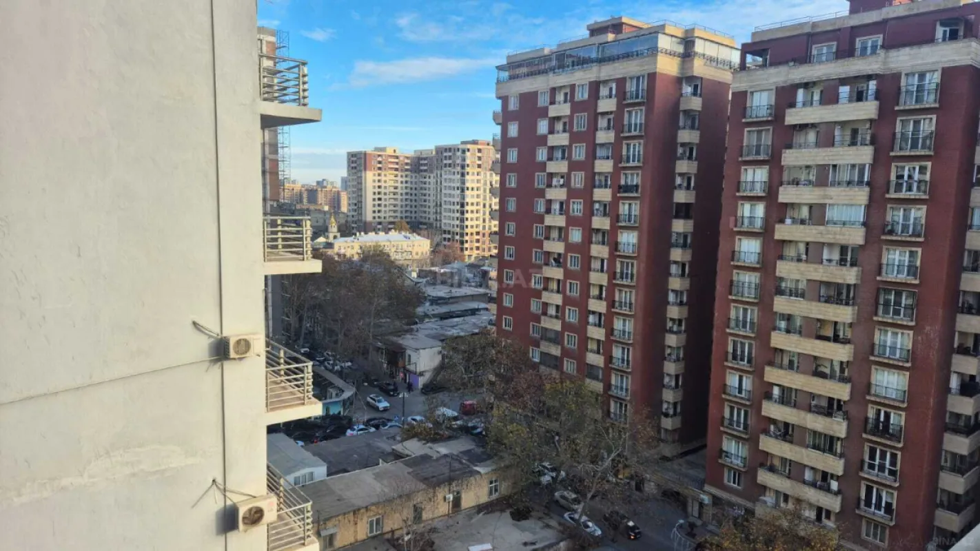 Satılır 3 otaqlı mənzil 140 m²