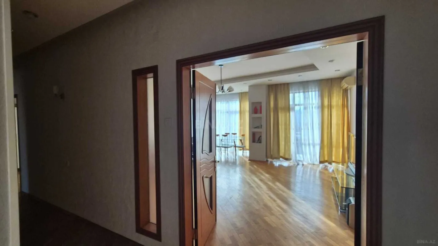 Satılır 3 otaqlı mənzil 140 m²
