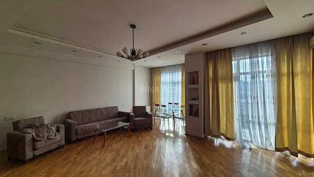 Satılır 3 otaqlı mənzil 140 m²